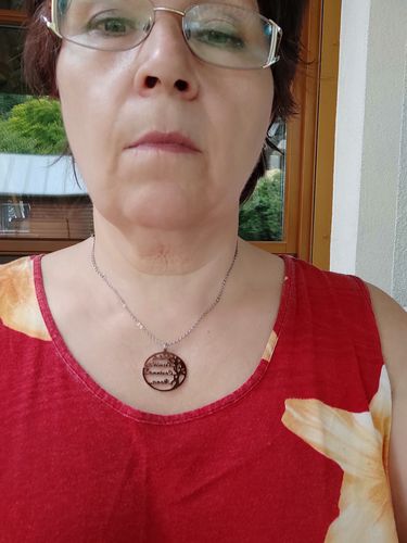 Customer photo review of LOANYA Lebensbaum Kette mit personalisierten Namen