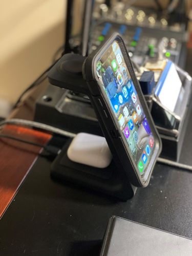 Customer photo review of Premium 3 in 1 Fast Wireless Charging Stand for iPhone, Apple Watch & AirPods