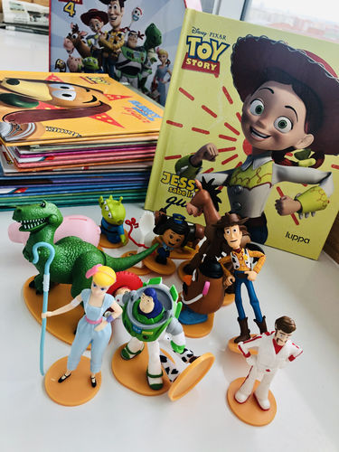 Customer photo review of Colección Completa Toy Story 4: 13 figuras + 13 cuentos + Caja Coleccionadora