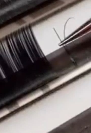 Customer photo review of 0.07 CASHMERE NOIR COLLECTION VOLUME LASHES SINGLE LENGTH 8-18MM