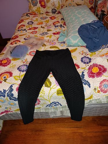 Customer photo review of Booty Lifting Anti Cellulite Scrunch Leggings