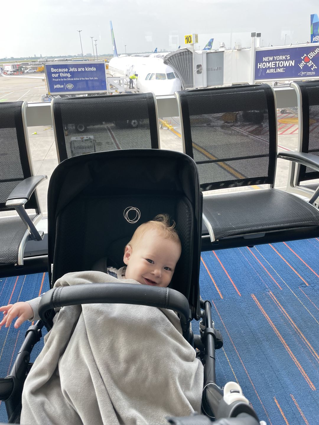 Customer photo review of MinkyBee Stroller Blanket Grey/Ivory