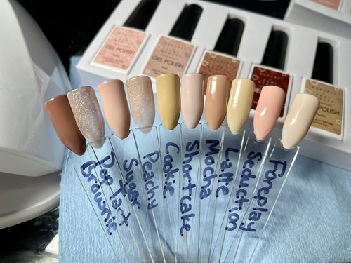 Customer photo review of Femi Beauty x Makartt Nude Gel Polish Set