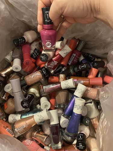Customer photo review of Liquidación Sally hansen Esmalte de uñas surtido Caja 100PZS (SHNPA)