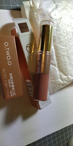 Customer photo review of O.TWO.O ROSE GOLD 2 IN 1 LIPSTICK AND LIPGLOSS