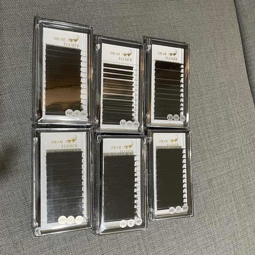 Customer photo review of Single 10-25mm Length Super Easy Fan Eyelash Extension 0.03mm