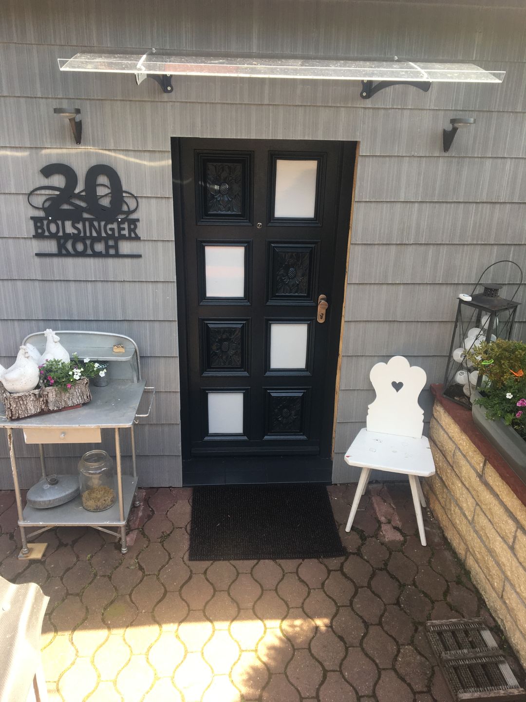 Customer photo review of Hausnummern-Monogramm "Ornamental Style" zweizeilig mit Namen (personalisierbar)