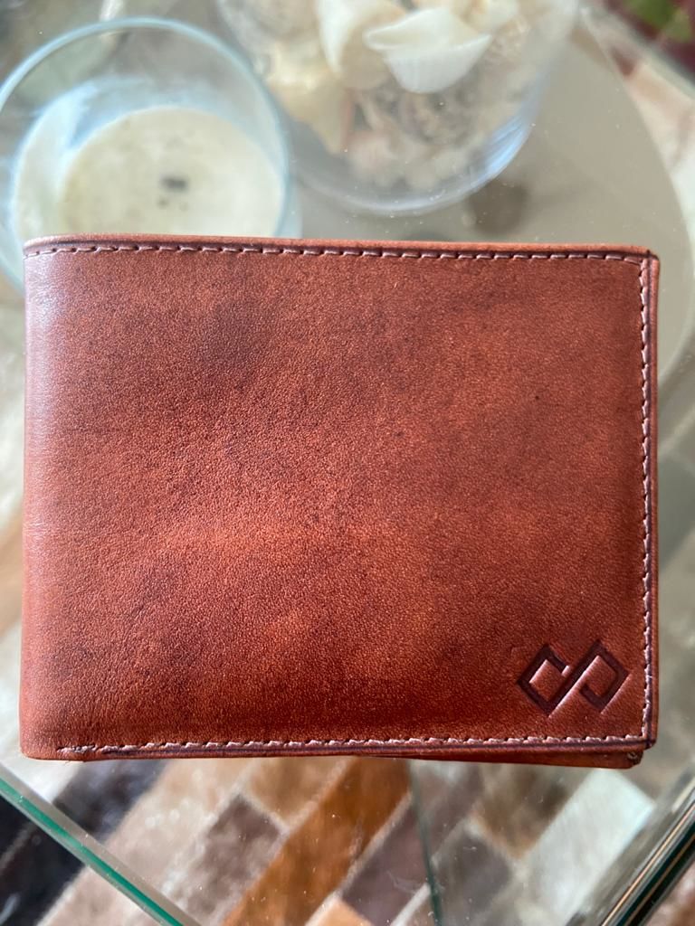 Customer photo review of Billetera Clásica Café