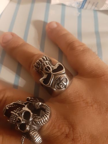 Customer photo review of 13 OF SPADES SKULL RING