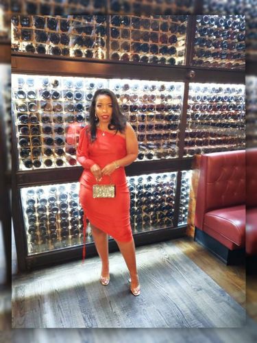 Customer photo review of Solid Color Stylish One Sleeve Irregular Shirred Midi Dress