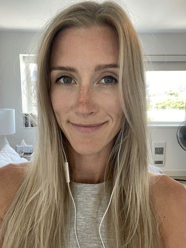Customer photo review of Gradual Face Tan
