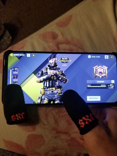 Customer photo review of "UNRIVALED" Finger Sleeves Three Pack