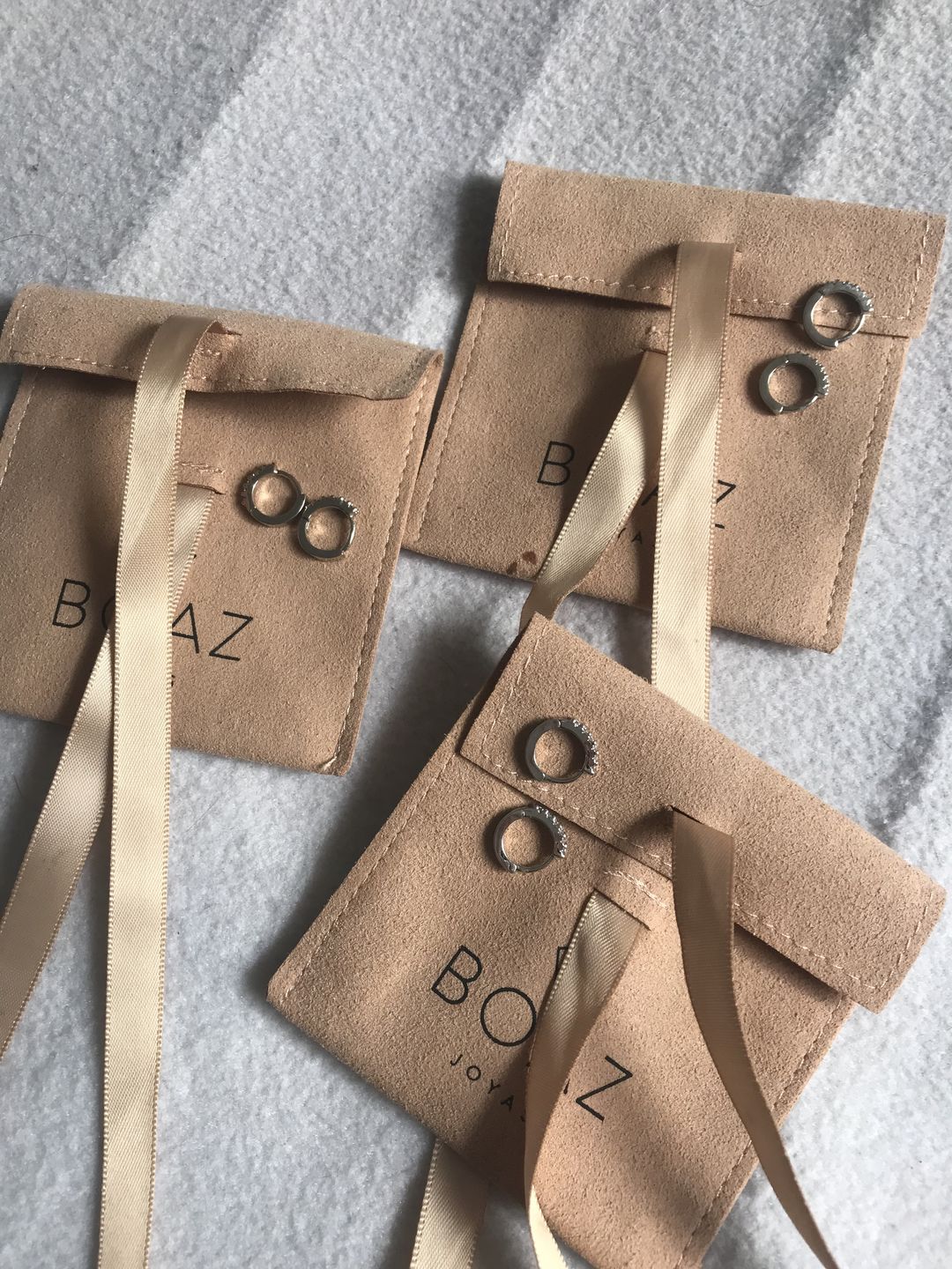 Customer photo review of ARGOLLAS POLAR BAÑADAS EN ORO BLANCO