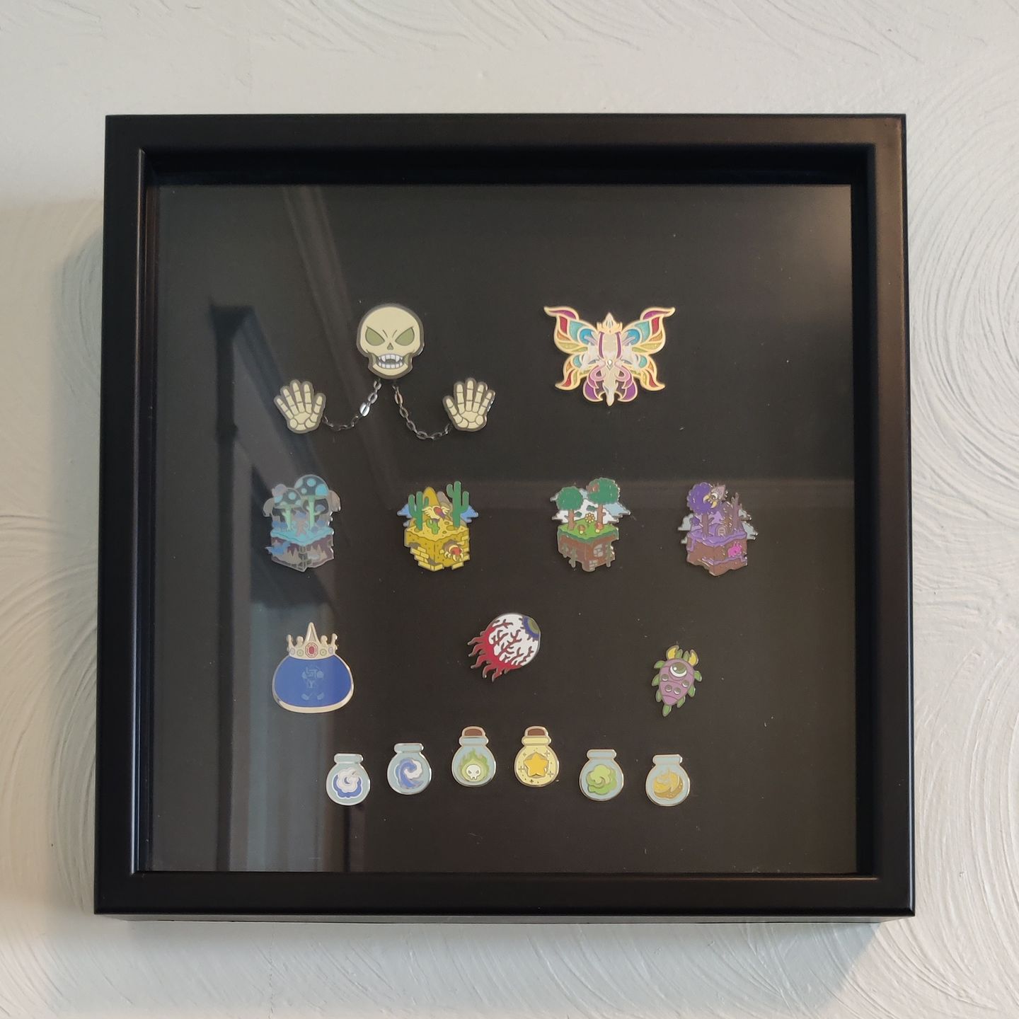 Customer photo review of Terraria - Empress of Light XL Pin