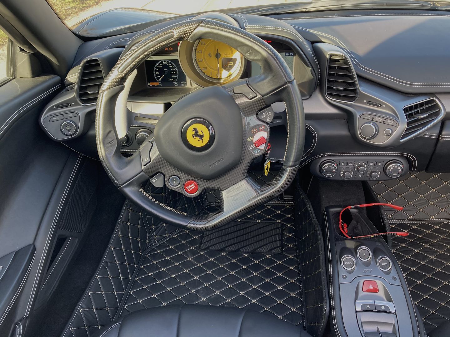 Customer photo review of Autoteppich Schwarz/Gold