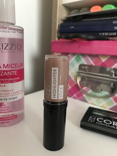 Customer photo review of Petrizzio Highlighter Stick Light