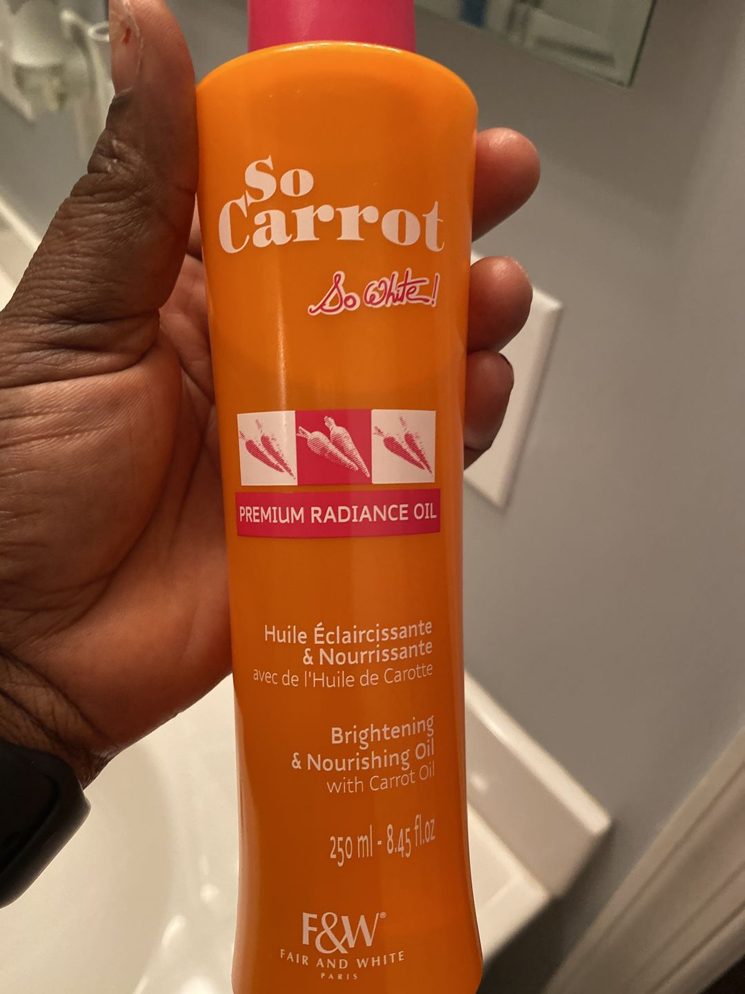 Customer photo review of Fair and White So Carrot Brightening and Nourishing Oil 250ml / 8.4 fl oz