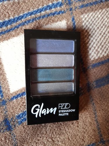 Customer photo review of Petrizzio Glam Eyeshadow Palette Sombras X 4