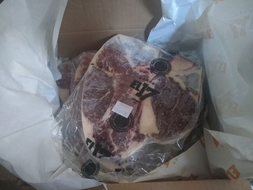 Reseña con foto de un cliente sobre T-Bone Steak