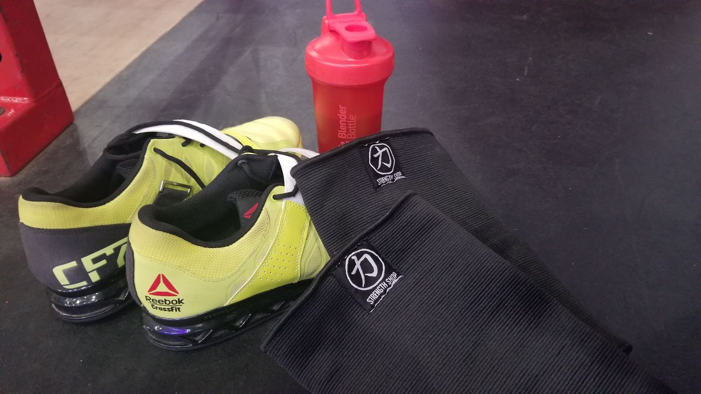 Customer photo review of Strength Shop Thor Knee Sleeves - Double Ply - Black