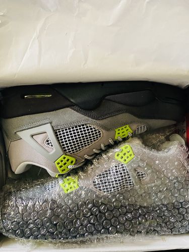 Customer photo review of Air Jordan 4 Retro SE 'Neon 95'