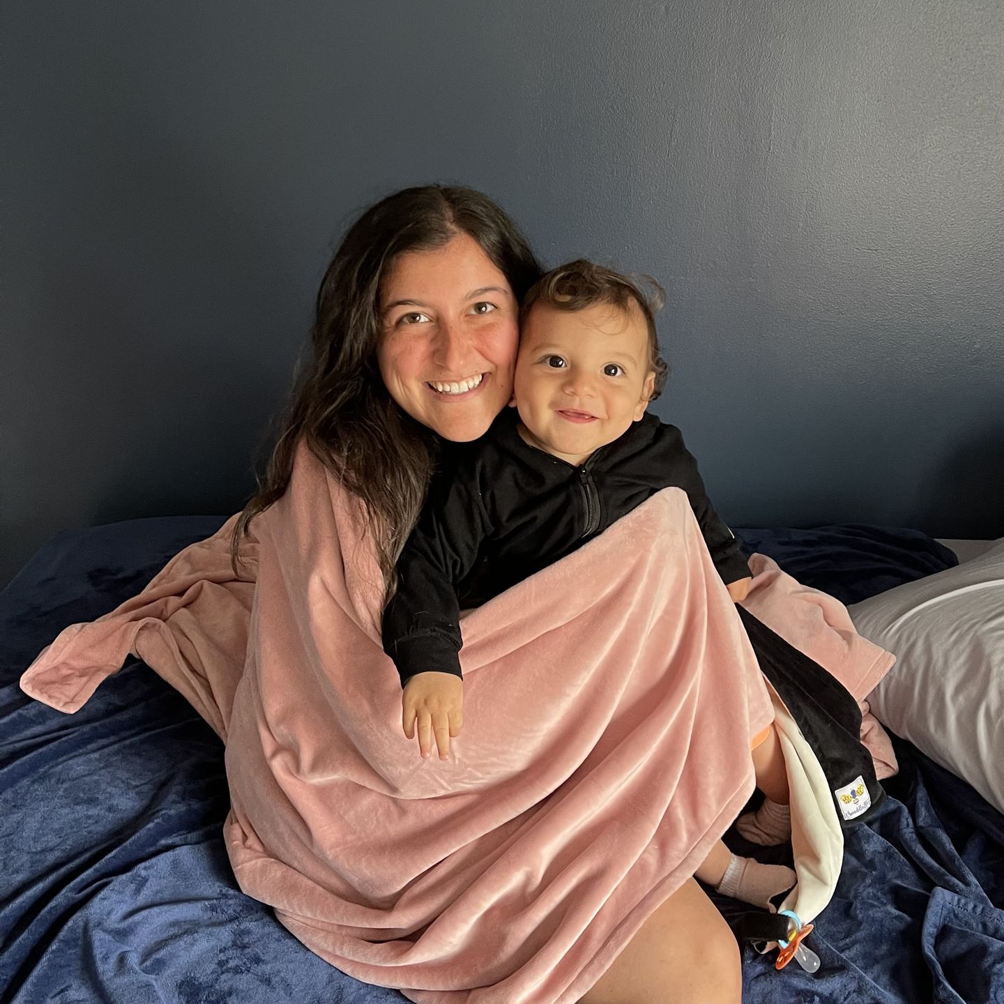 Customer photo review of MinkyBee Stroller Blanket Dusty Pink/Ivory