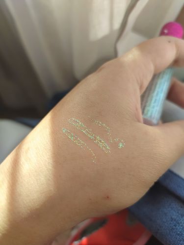 Customer photo review of Petrizzio Glam Glitter Eyeliner