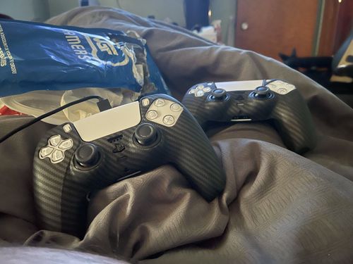Customer photo review of Black Carbon Fiber - PS5 Controller Skin