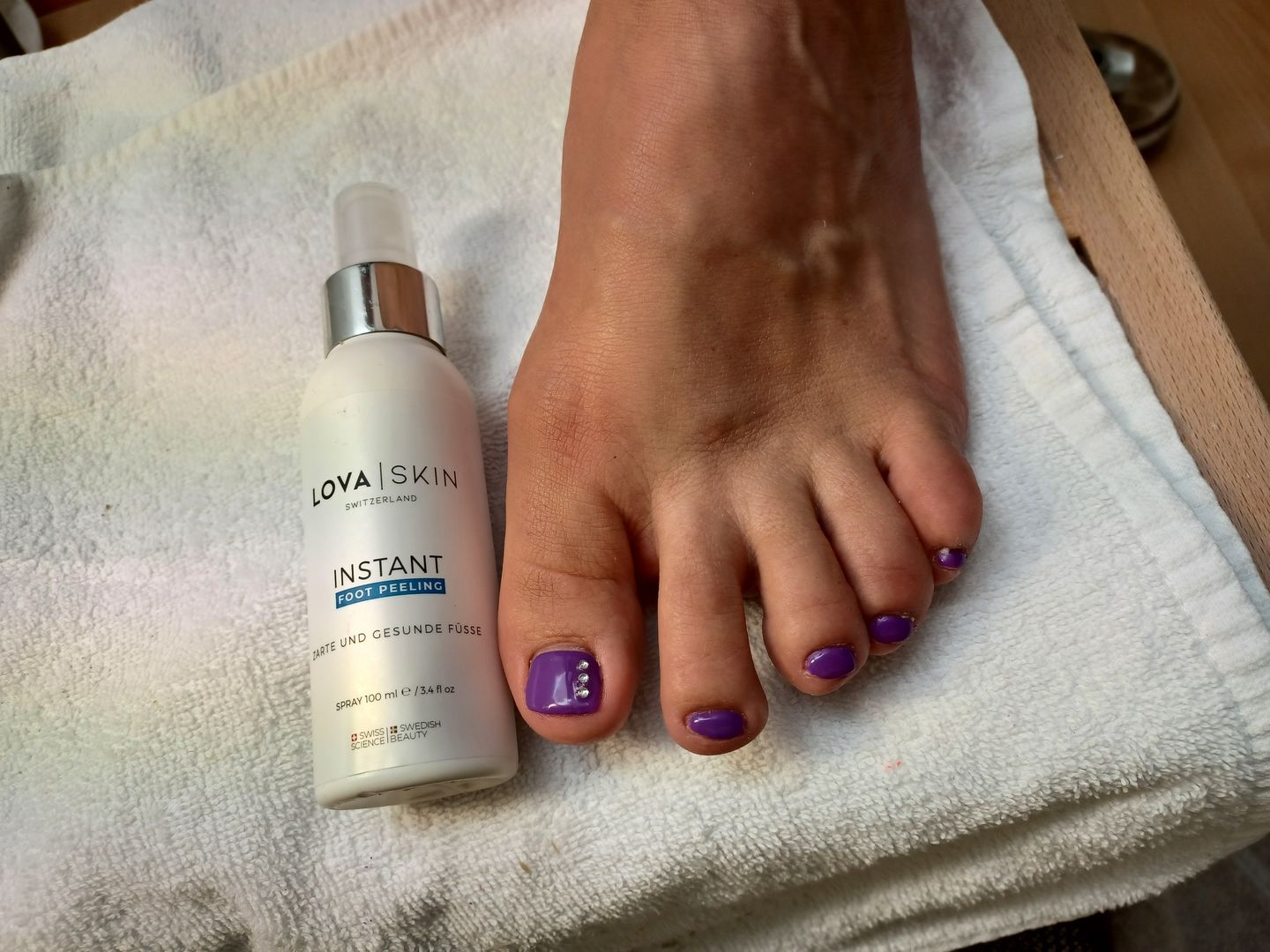 Customer photo review of LOVASKIN INSTANT FOOT PEEL Spray bottle 2.5 fl oz - 25 uses or under 2 $ to have beautiful feet