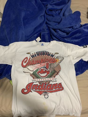 Customer photo review of Vintage 1995 Cleveland Indians Central Division Champions Starter T Shirt Size Medium