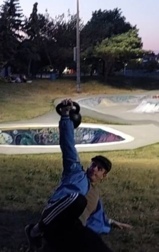 Customer photo review of 24kg / 53lbs E-coated Cast Iron Kettlebell