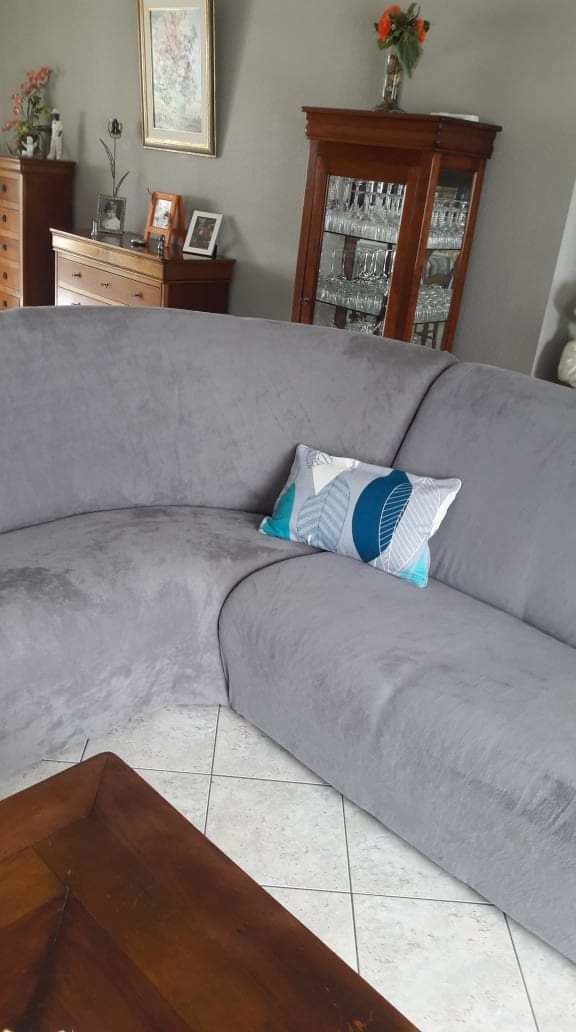 Customer photo review of Gris clair - Housses en velours Extensibles de Fauteuil et Canapé - La Maison des Housses