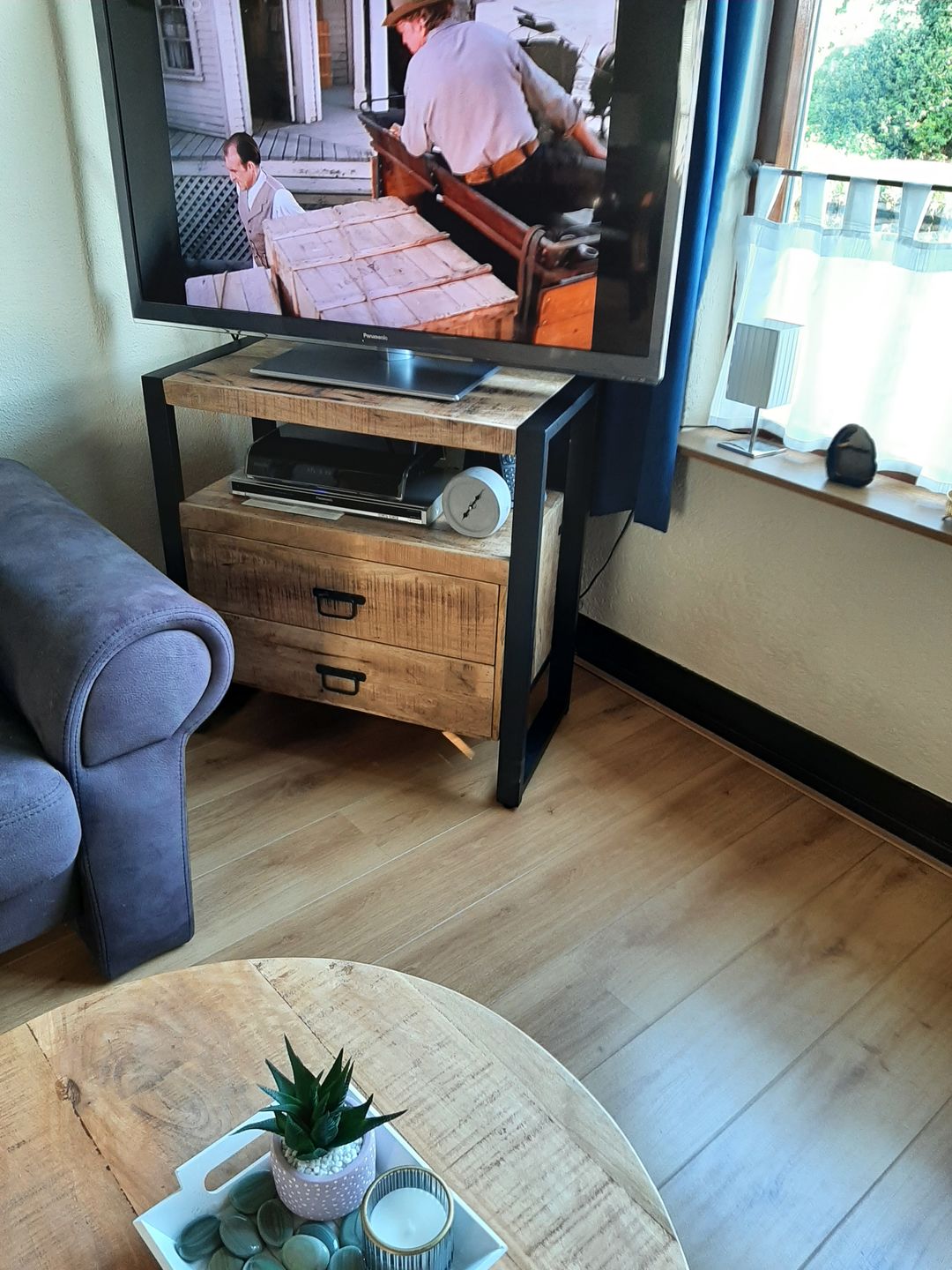 Customer photo review of Sidetable / Dressoir Kastje 2 lades Industrieel Design | Mangohout en Staal | 80x40x80cm