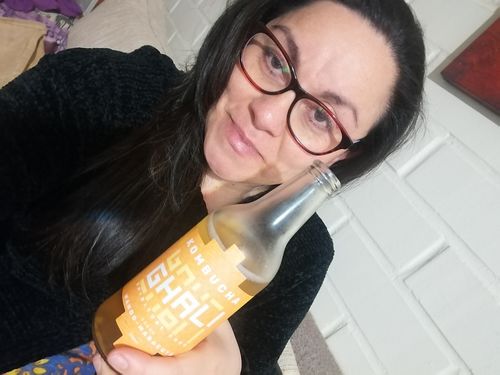 Reseña con foto de un cliente sobre 📦 CAJA MIX CLASSIC KOMBUCHA (12 unidades)
