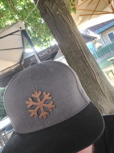 Customer photo review of Berg Liebe Snapback Cap
