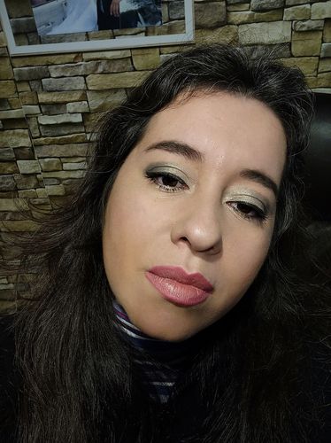 Customer photo review of Petrizzio Glam Eyeshadow Palette Sombras X 4