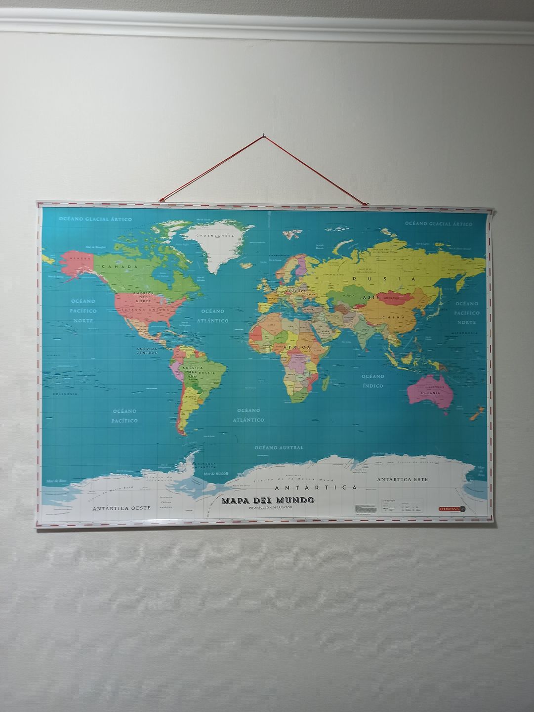 Customer photo review of Mapa del Mundo Político y Geográfico 2021 - Lámina