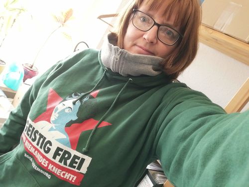 Customer photo review of HOODIE MÄDELS • ROSA: GEISTIG FREI!