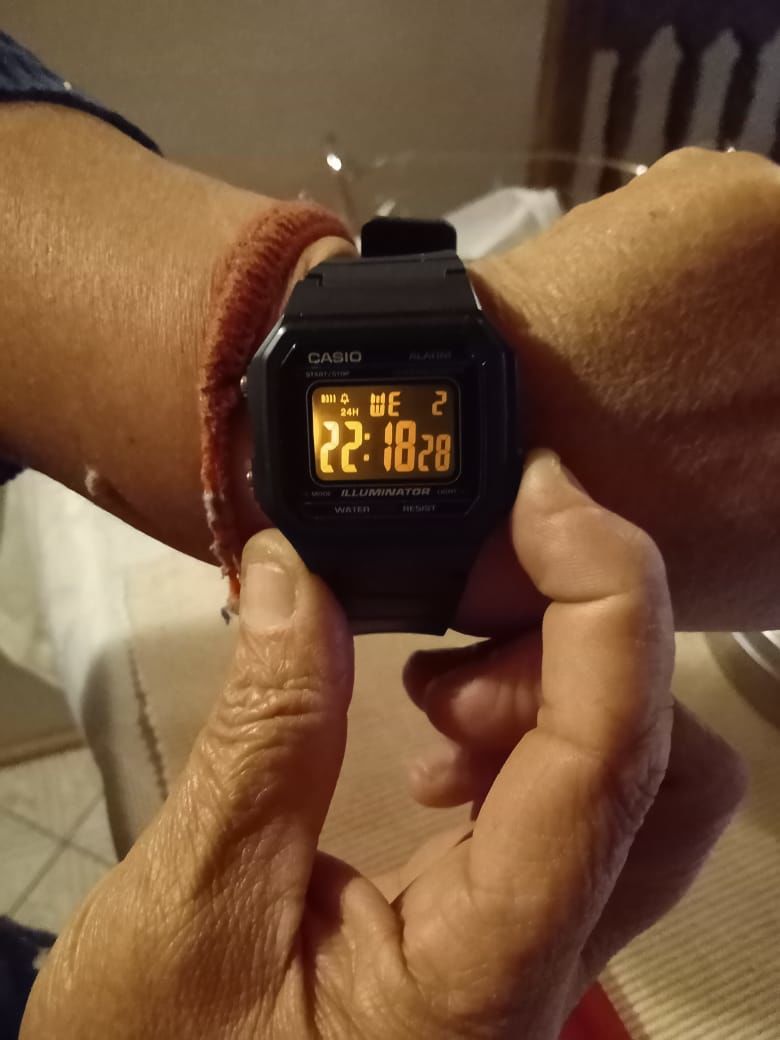 Customer photo review of Reloj Casio Vintage W-217H-1AVDF Classic Líneas Azules