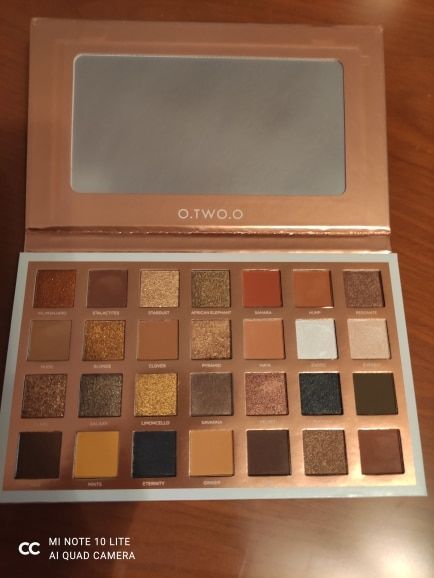 Customer photo review of O.TWO.O EYE ESSENCE PALETTE (28 COLORS EYESHADOW)
