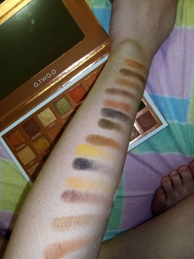 Customer photo review of O.TWO.O EYE ESSENCE PALETTE (28 COLORS EYESHADOW)
