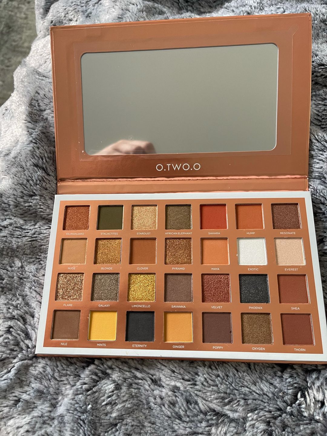 Customer photo review of O.TWO.O EYE ESSENCE PALETTE (28 COLORS EYESHADOW)