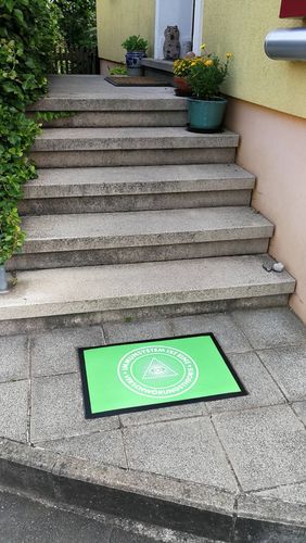 Customer photo review of QUERLEUGNER FUSSMATTE • IMMUNSYSTEM IST EINE VERSCHWÖRUNGSTHEORIE