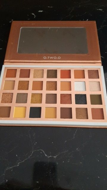 Customer photo review of O.TWO.O EYE ESSENCE PALETTE (28 COLORS EYESHADOW)