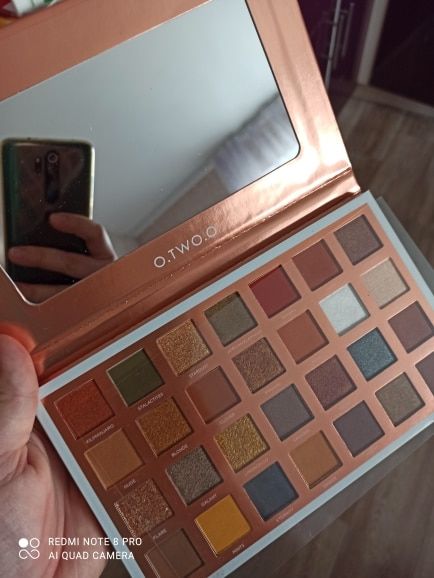 Customer photo review of O.TWO.O EYE ESSENCE PALETTE (28 COLORS EYESHADOW)