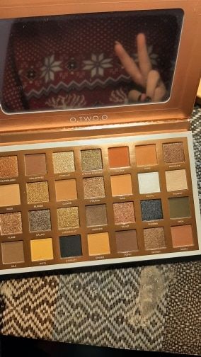 Customer photo review of O.TWO.O EYE ESSENCE PALETTE (28 COLORS EYESHADOW)