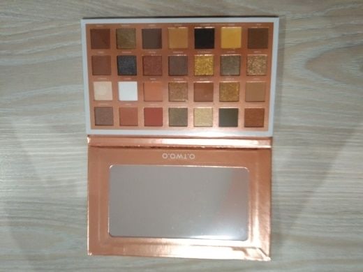 Customer photo review of O.TWO.O EYE ESSENCE PALETTE (28 COLORS EYESHADOW)