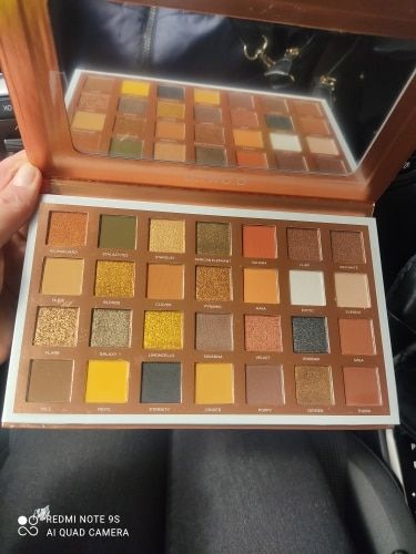 Customer photo review of O.TWO.O EYE ESSENCE PALETTE (28 COLORS EYESHADOW)