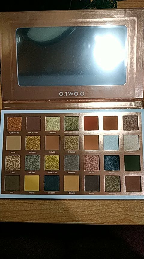 Customer photo review of O.TWO.O EYE ESSENCE PALETTE (28 COLORS EYESHADOW)