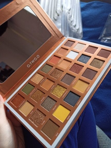 Customer photo review of O.TWO.O EYE ESSENCE PALETTE (28 COLORS EYESHADOW)